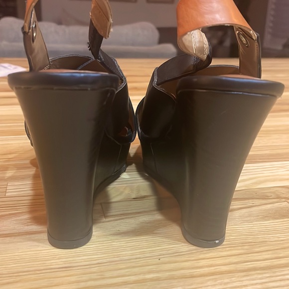 SEYCHELLES “Maple” Black Wedge Sandals - Picture 4 of 7